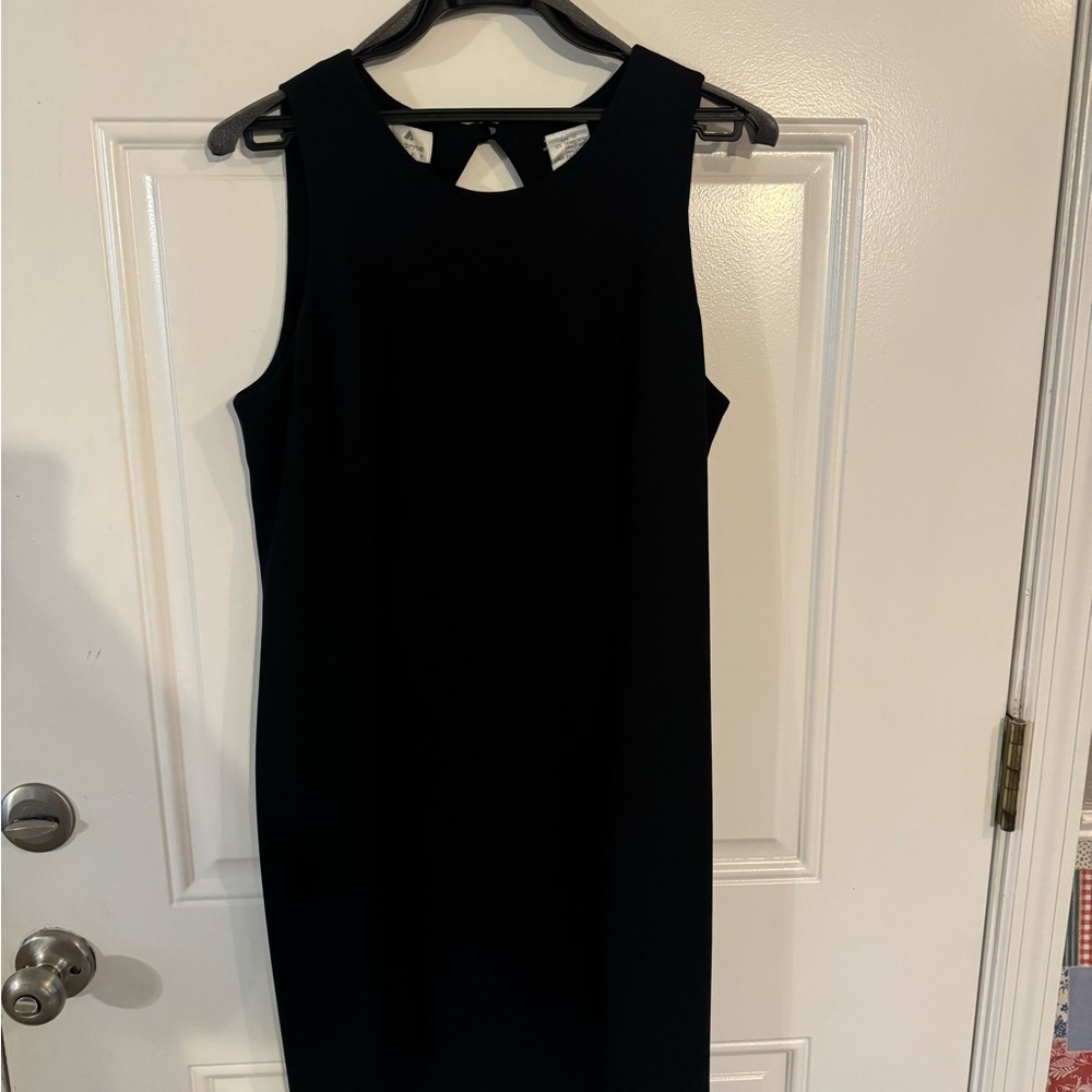 Liz Claiborne Black Sleeveless Sheath Dress